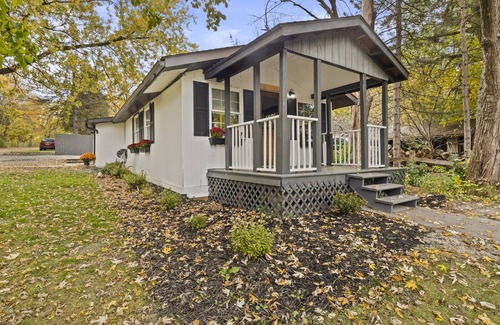Canandaigua Cottage | Cozy Home W/King Bed and Lake Access