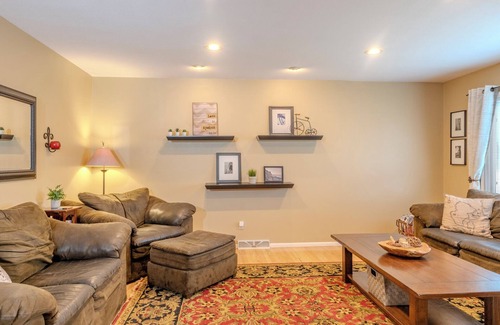 Lakewood House | Cozy Home with a Backyard Oasis