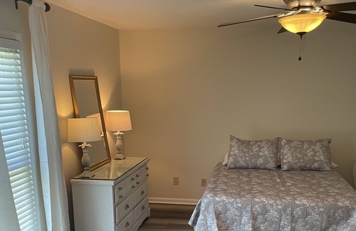 Tuscaloosa House | Cozy Home with a Beautiful Lazy L Pool Minutes from Campus!