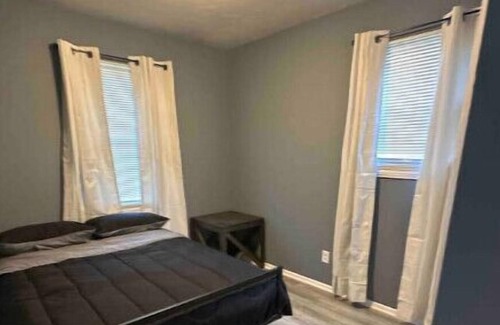 Lafayette House | Cozy home with a central location! 5 mile-12 minutes to Purdue