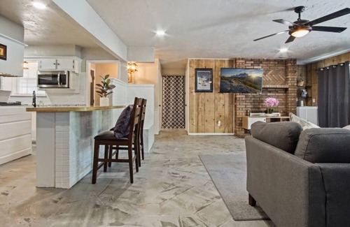 Midwest City House | Cozy home with fenced yard in Midwest Citynn