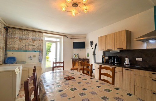 Reuilly Cottage | Cozy Home with Garden & Parking, Near Vineyards - Berry