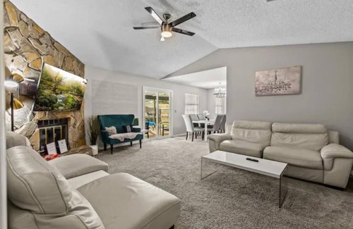 Westside House | Cozy Home with Heated Private Pool and Pationn