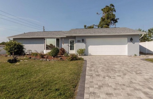 Venice Gardens House | Cozy home with heated pool - 8 min from the beach.