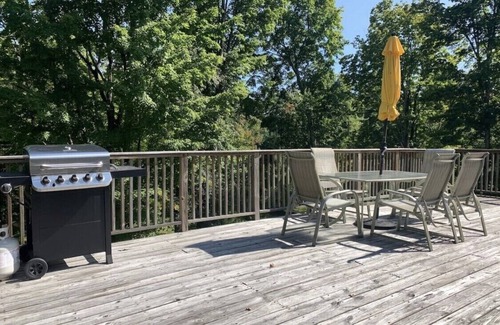 Town of Olive House | Cozy Home with Hot Tub, Lots of peace/quiet with Mountain views Near Woodstock!