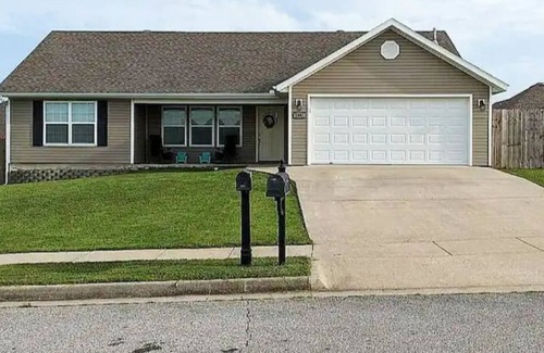 Prairie Grove Other | cozy home with pet-friendly yard, fast wi-fi, and close to Fayetteville