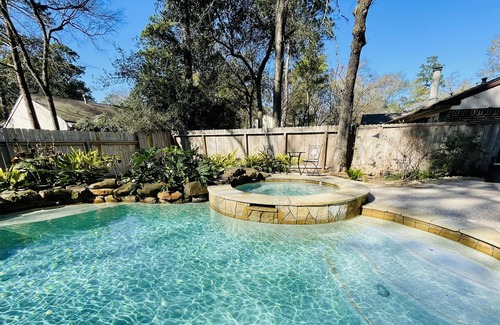 Grogan's Mill House | Cozy Home with Pool / Hot Tub in The Woodlands