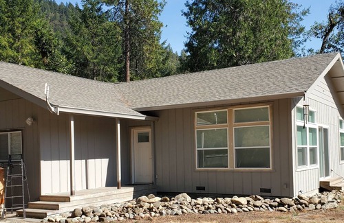 Willow Creek House | Cozy home with pool, next to golf course, 5 min from the river