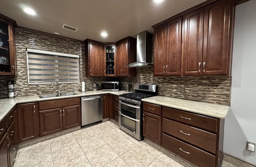 North Hollywood House | Cozy Home with Pool & Jacuzzi