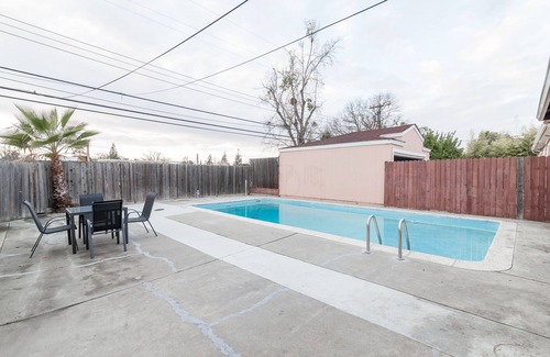 Parkway-South Sacramento House | Cozy home with pool 🏊‍♀️