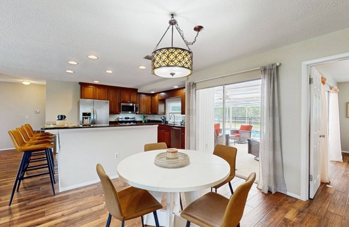Bradenton House | Cozy home with private pool, lanai, and washer & dryer