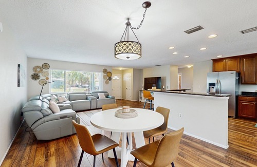Bradenton House | Cozy home with private pool, lanai, and washer & dryer