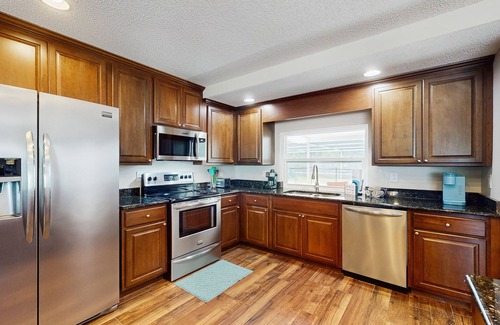 Bradenton House | Cozy home with private pool, lanai, and washer & dryer