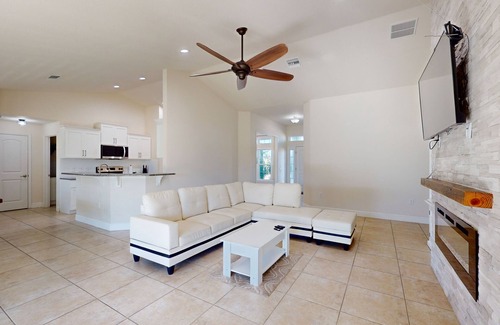 Broadmoor House | Cozy home with yard, near attractions, washer & dryer, & WIFI