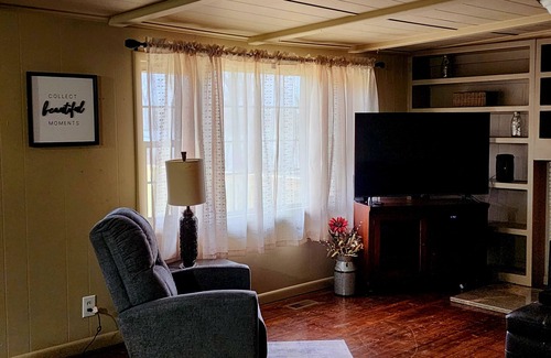 Grove Cabin | Cozy Honey Creek Hideaway, comfortable sleeping for 8 at Grand Lake!