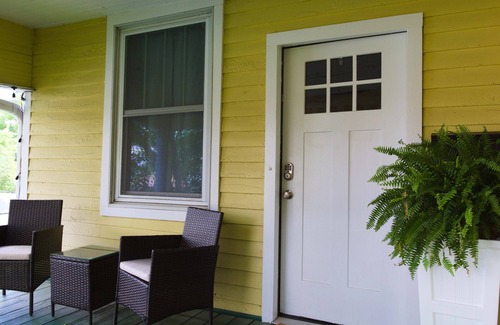 Bloomington House | Cozy-Hoosier themed bungalow-Walk to best city parks and Downtown.