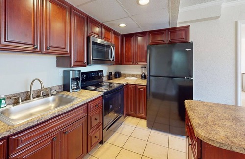 Cocoa Beach Hotel | Cozy hotel in lovely Cocoa Beach with fitness room, beautiful ocean front patio