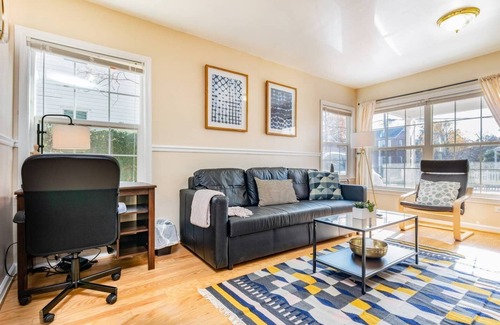 Bluemont House | Cozy House 10min to Monuments and DC by CozySuites