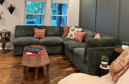 Parkridge House | Cozy house 6 minutes from downtown. Pet friendly!