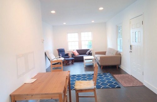 Lower Bal House | Cozy house in a nice neighborhood and near shops and transportations