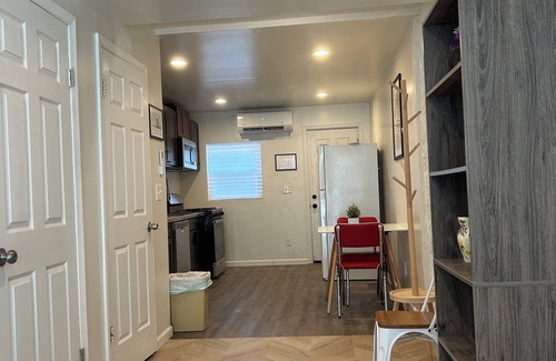 Canton House | Cozy house in awesome Baltimore Fells Point with WiFi, AC