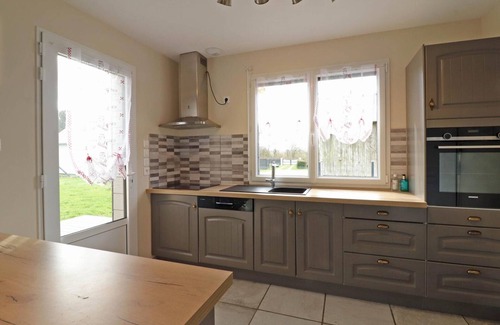 Sainte-Opportune Cottage | Cozy house in Sainte-Opportune with garden and terrace