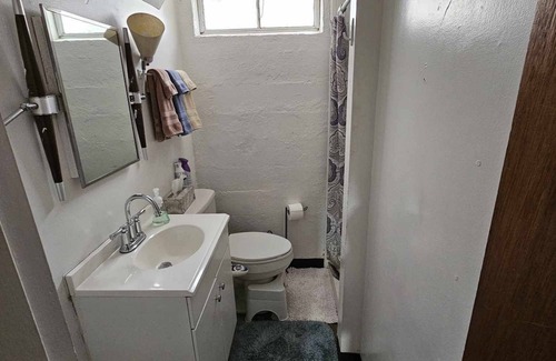Aberdeen House | Cozy House in Pueblo Colorado in Safe Neighborhood