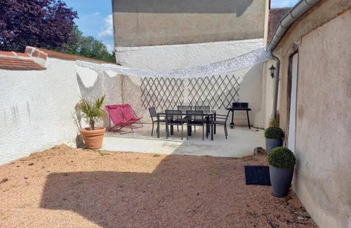 Brout-Vernet Cottage | Cozy house in the heart of the village with enclosed garden