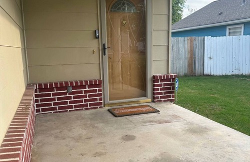 Tulsa House | Cozy house in Tulsa - 10 min to major HWY& Malls. 7- 9 miles to major hospitals