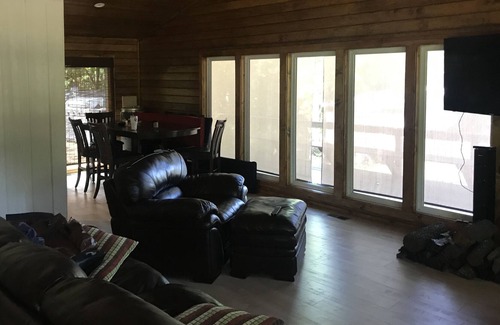Vian House | Cozy House Lake Tenkiller - Sleeps 6 extra rooms available up to 10 people
