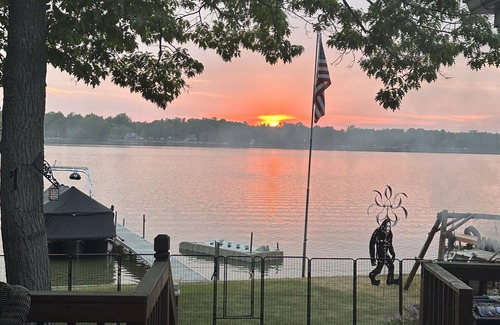 Greenbush House | Cozy house on the lake with hot tub