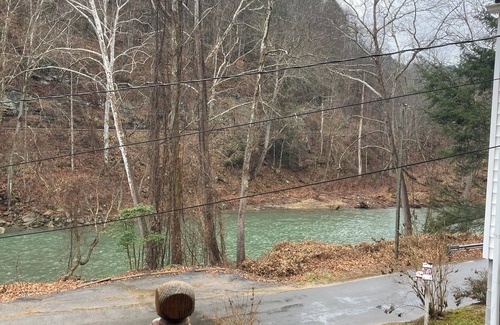 Haysi House | COZY HOUSE ON THE RUSSELL FORK RIVER AND CLOSE TO TOWN