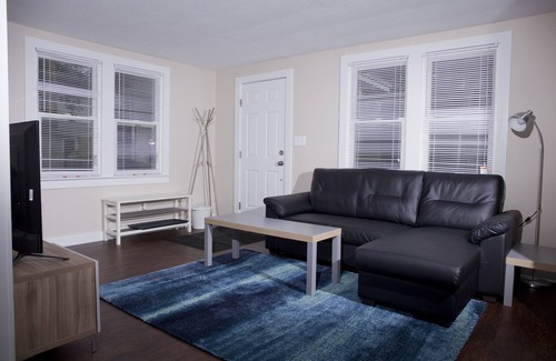 Northside House | Cozy house on the river, enjoy the view or fish right off the river bank