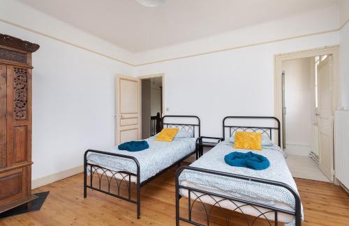 Limeil-Brevannes House | Cozy house with garage & large garden, PARIS Center 30min RER A, Orly airport