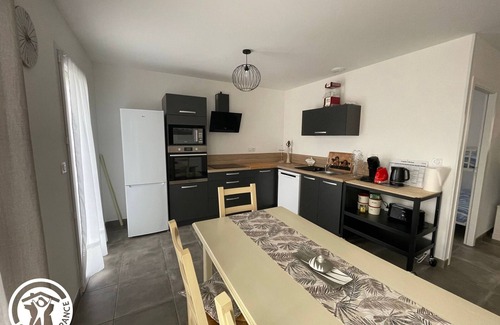 Saint-Reverend Cottage | "Cozy House with Garden, Bike Garage & Modern Amenities, 8km from Beach"