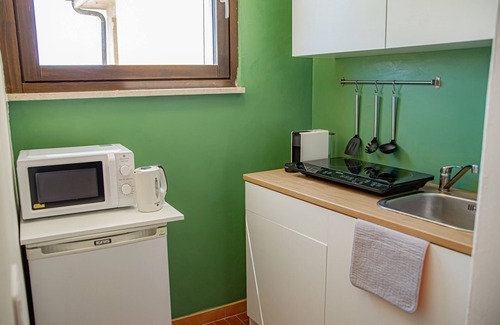 Viverone Apartment | Cozy House with Lake View Private Terrace & Self Check-in 24h
