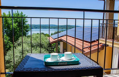Viverone Apartment | Cozy House with Lake View Private Terrace & Self Check-in 24h