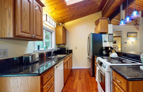 Anchor Bay House | Cozy House with Ocean Views, Private Hot Tub & Beach Access Nearby