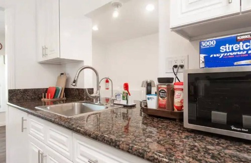 El Monte House | Cozy House with Self Check-in and Free Gated Parking Near Downtown Los Angeles