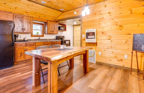 Bladensburg Cabin | Cozy Howard Cabin: Hike, Hunt + Fish!