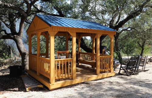 Hondo Cabin | COZY HUNTER'S CABIN IN THE HILL COUNTRY with detached bathroom
