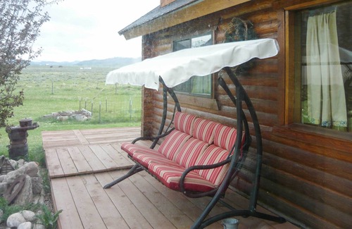 Cameron House | Cozy Immaculate Cabin - Peaceful Retreat!