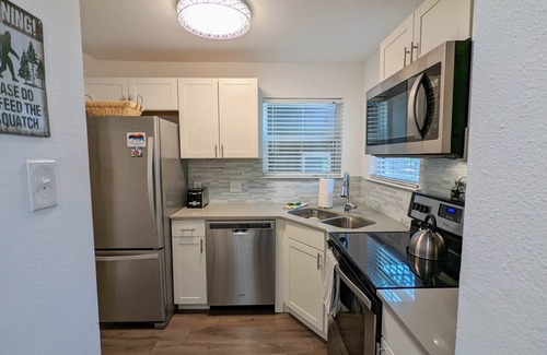 South Lamar House | Cozy in Heart of S. Lamar - Longer stay discounts available.