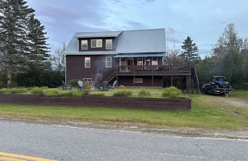 Brighton House | Cozy Island Pond Lodge with breathtaking views you don’t want to miss!