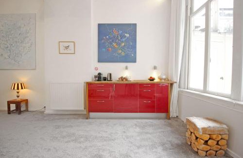 Grachtengordel-West House | Cozy Jordaan canalhouse near Anne Frank House