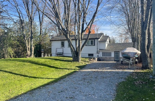 Kirkfield Cottage | Cozy Kawartha Cottage right on the water