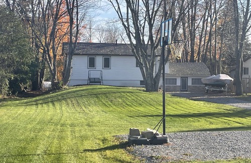 Kirkfield Cottage | Cozy Kawartha Cottage right on the water