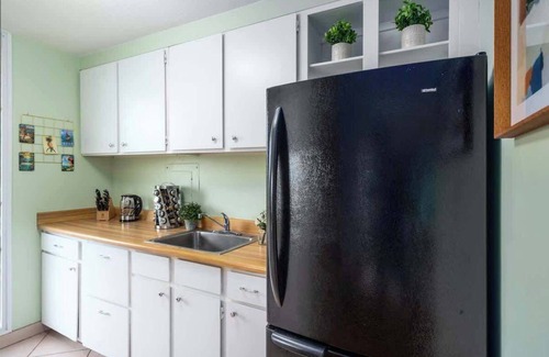 Kihei Condo | Cozy Kihei Getaway | Steps to Beach & Ocean Views
