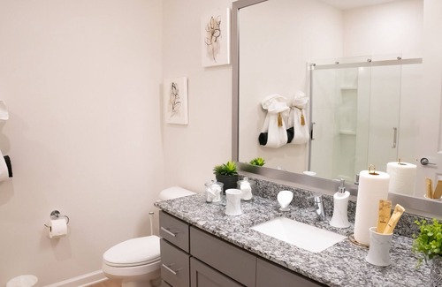 Concord Apartment | Cozy King Size Modern Suite