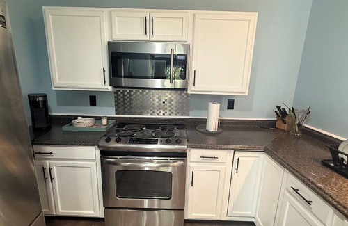 Bucksport Apartment | Cozy King Sized 1-BR Maine Nature Retreat with Ridge Views, Pool & Hot Tub!